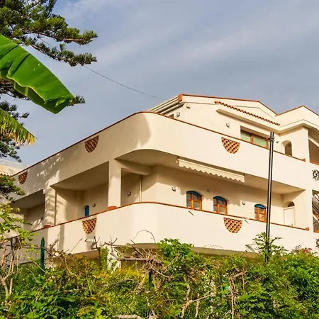 Seaview Giulia Apartament *